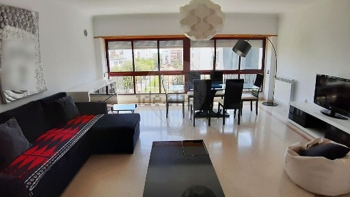 Arrendamento de apartamento T2 no Parque dos Poetas - Hospital da Luz