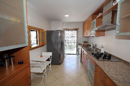 Arrendamento de apartamento T3 na Rua Maria José Cardo