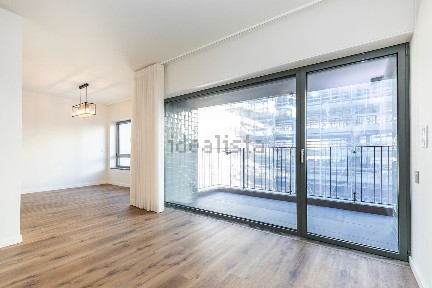 Arrendamento de apartamento T2 na Rua Mestre Querubim Lapa