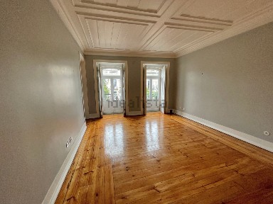 Arrendamento de apartamento T3 na Rua da junqueira, 320