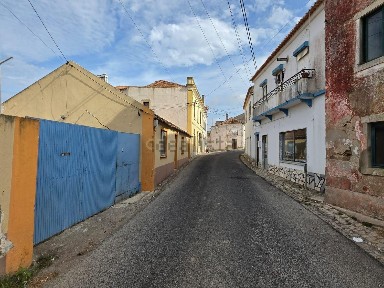 Moradia independente à venda na Avenida Primeiro de Janeiro, 164