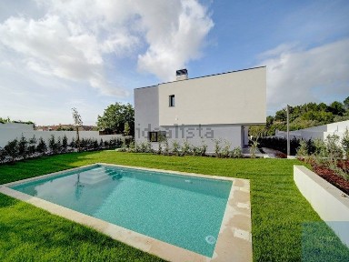 Casa ou moradia à venda na Estrada Neves