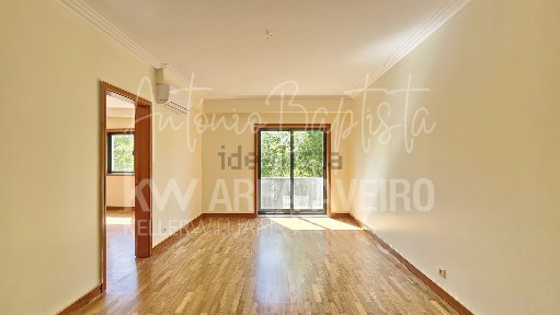 Arrendamento de apartamento T2 na Rua Homem Cristo Filho