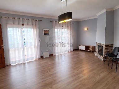 Arrendamento de apartamento T2 na Rua Professor Doutor Rodrigues Lapa