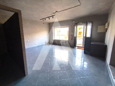 Arrendamento de espaço comercial na Avenida Silvério Galrão Nogueira