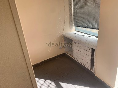 Arrendamento de espaço comercial na Rua Infante Dom Pedro, 3