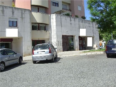 Arrendamento de espaço comercial na Rua Tomás da Anunciação