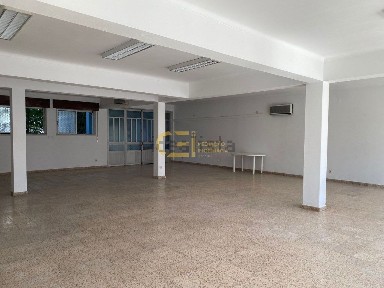 Arrendamento de espaço comercial em Almeirim