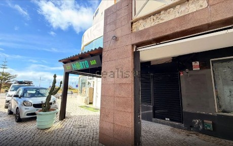 Espaço comercial à venda na Avenida General Humberto Delgado, 47