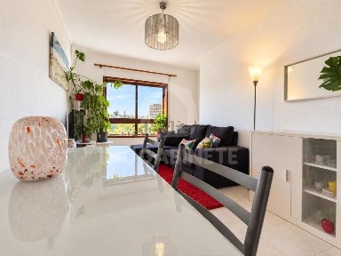 Apartamento T2 à venda na Avenida Doutor Joaquim de Carvalho, 10