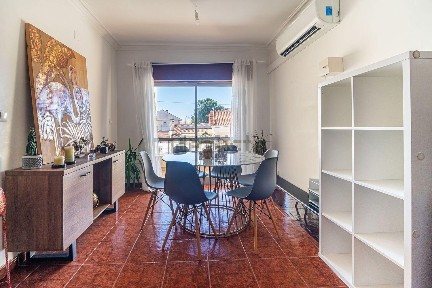 Apartamento T2 à venda na Avenida 25 de Abril