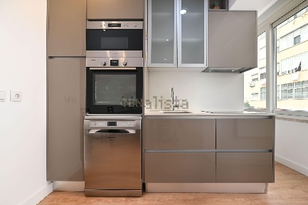 Apartamento T3 à venda na Rua Cláudio Nunes, 50