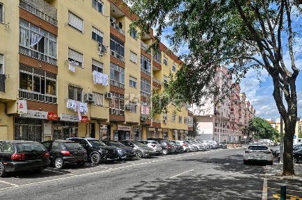 Apartamento T2 à venda na Rua Barbosa du Bocage, 113