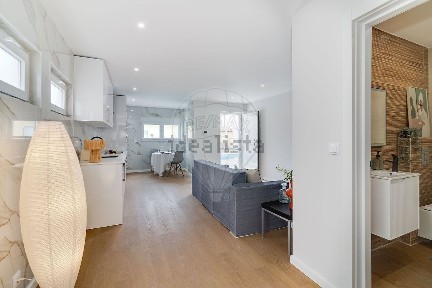 Apartamento T1 à venda na Rua Doutor Carlos Amaro