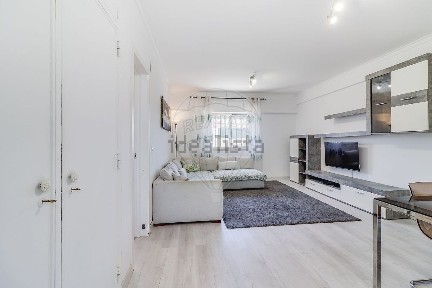 Apartamento T2 à venda na Rua Raúl Costa Fernandes