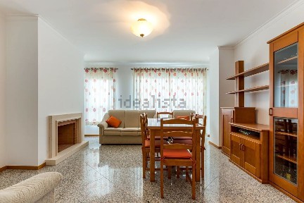 Apartamento T2 à venda na Avenida Marginal