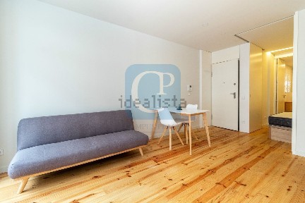 Arrendamento de apartamento T0 na Rua da Alegria, 901