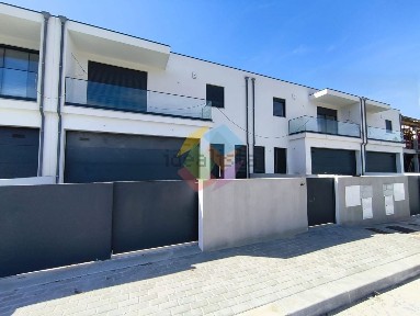 Moradia em banda à venda na Espargo