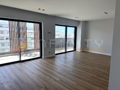 Penthouse à venda na Rua Doutor José Neves Junior