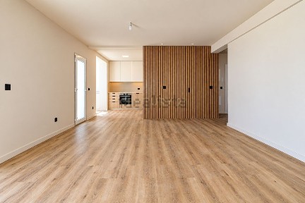 Apartamento T3 à venda na Rua Gaspar Nunes, 25