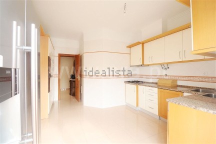 Apartamento T2 à venda na Rua Joaquim Valentim Correia