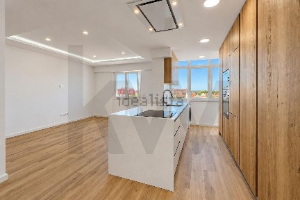 Apartamento T1 à venda na Rua Infante Dom Augusto