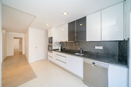 Arrendamento de apartamento T2 na Rua Álvaro Carneiro, 2