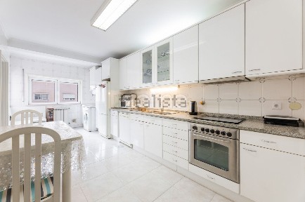 Apartamento T3 à venda na Rua José António Cruz, 49