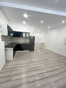 Apartamento T1 à venda na Rua Barão do Corvo