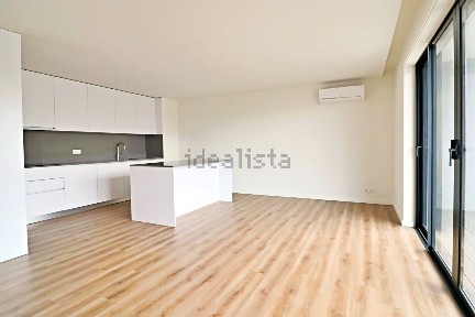 Apartamento T3 à venda na Rua José da Silva Candoso