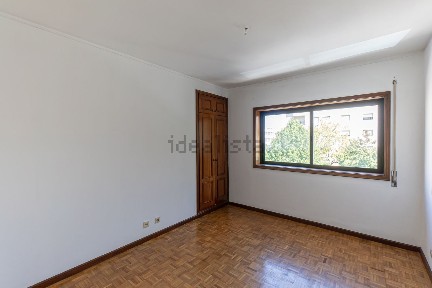 Apartamento T1 à venda na Rua Cavada Velha