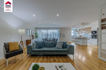 Apartamento T3 à venda na Rua Augusto Simões