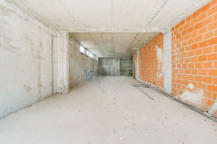 Espaço comercial à venda na Rua Professor Doutor Bissaya Barreto
