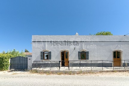 Moradia independente à venda em Santa Bárbara de Nexe