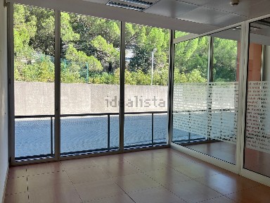 Arrendamento de escritório com espaços partilhados na Rua Rui Teles Palhinha, 10