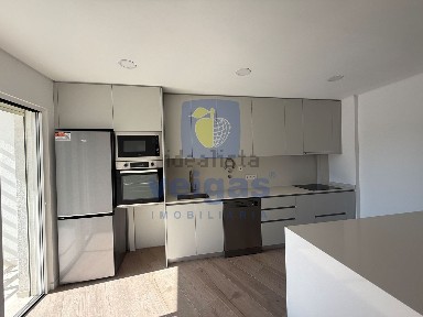 Arrendamento de apartamento T3 na Avenida Infante Dom Henrique, 19 a