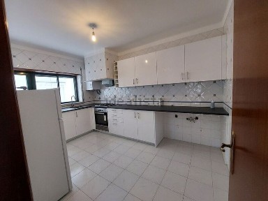 Arrendamento de apartamento T4 nas Caldas da Rainha (Nossa Senhora do Pópulo)