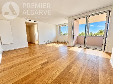 Apartamento T2 à venda na Rua do Alportel s/n