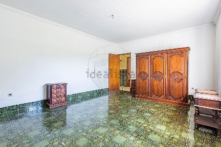 Moradia independente à venda na Atalaia