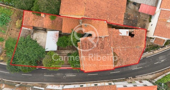 Moradia geminada à venda na Rua Santo André, 30