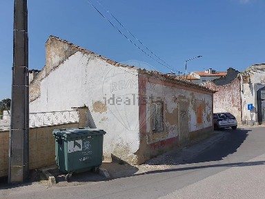Moradia independente à venda na Rua Doutor Marcelino Mesquita