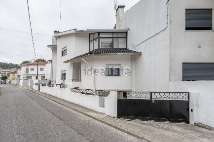 Moradia geminada à venda na Rua 3 de Julho, 736