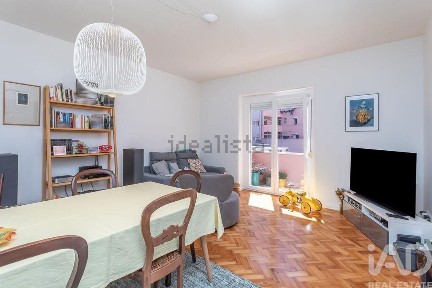 Arrendamento de apartamento T3 na Av. de Roma - Campo Pequeno