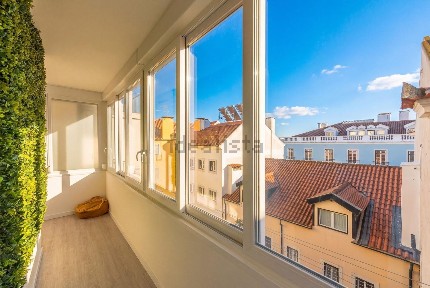 Arrendamento de apartamento T1 na Rua do Meio à Lapa, 63