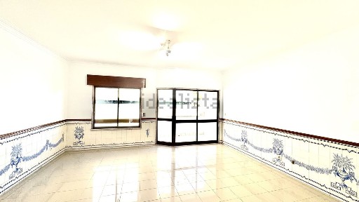 Arrendamento de apartamento T3 na Avenida Engenheiro Adelino Amaro da Costa