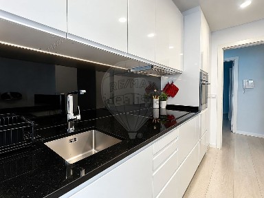 Arrendamento de apartamento T2 na Rua Jangada de Pedra