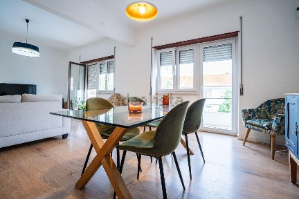 Apartamento T3 à venda na Rua Doutor César Ventura, 16