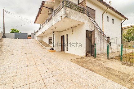 Andar de moradia à venda em São Jorge (Selho)