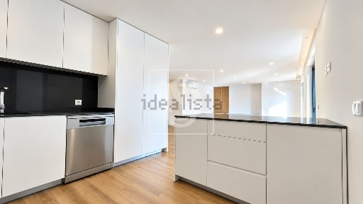 Apartamento T3 à venda na Rua Padre Freitas s/n