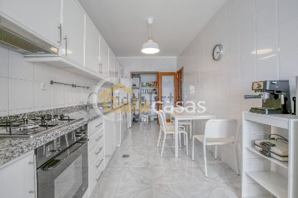 Apartamento T3 à venda na Rua da Fontainha